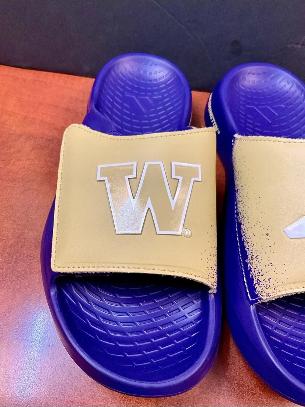 Unisex Adidas Lightblaze Slide Washington Huskies (SKU IH7123) women’s size 7
